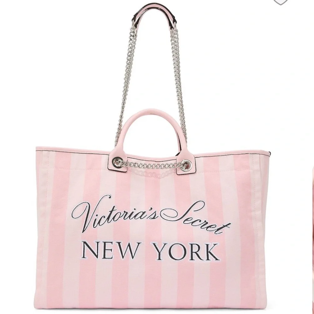 NWT VS Victoria’s Secret Fashion Show 2025 NYC Exclusive Chain Tote Pink Stripe